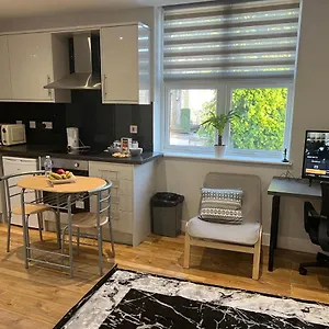 Mj Serviced Up To 6 Guest - Luxurious Living In West London Next To Tube Station & London , Hanwell Royaume-Uni